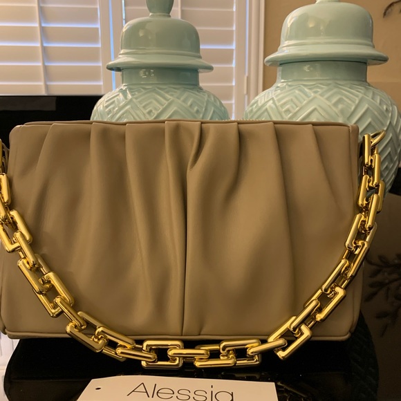The Newest Clutch Purse. “It” bag with Chunky Chain Link Shoulder Strap - Picture 4 of 4